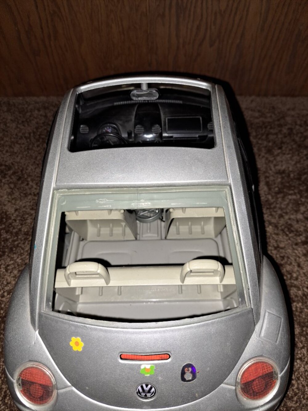 Vintage 2000 Mattel Barbie Silver Volkswagen Beetle toy car with flower decals - Picture 3 of 14